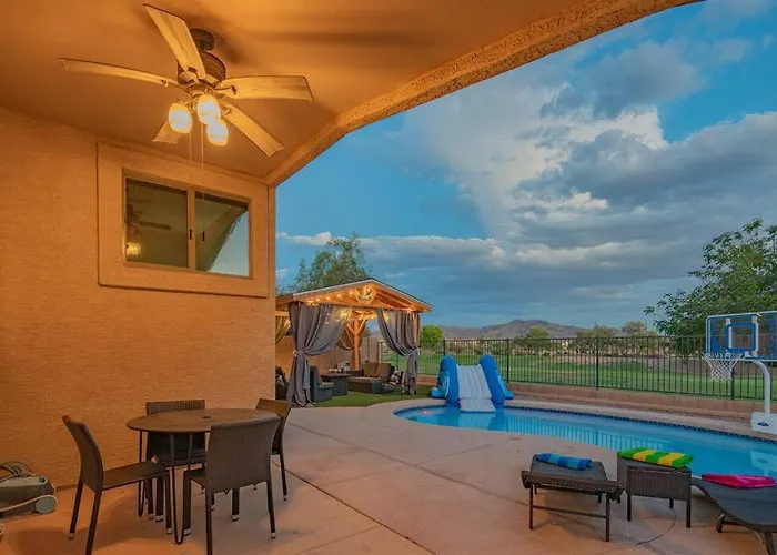 Tranquil Oasis: Experience Luxury Living! Phoenix