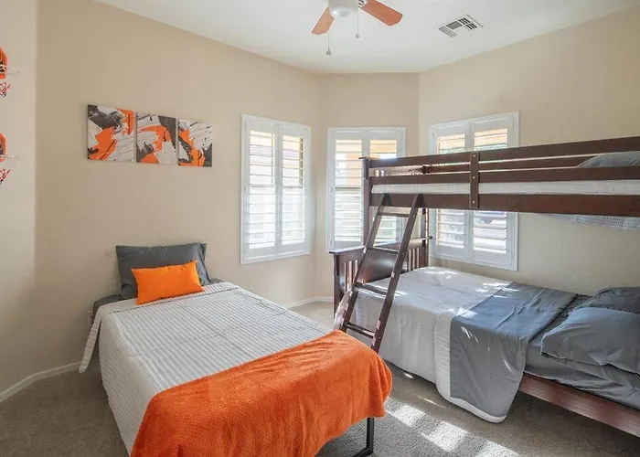 Tranquil Oasis: Experience Luxury Living! Holiday home *