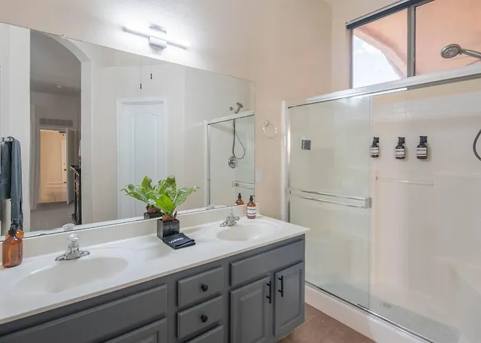 Tranquil Oasis: Experience Luxury Living! Holiday home Phoenix